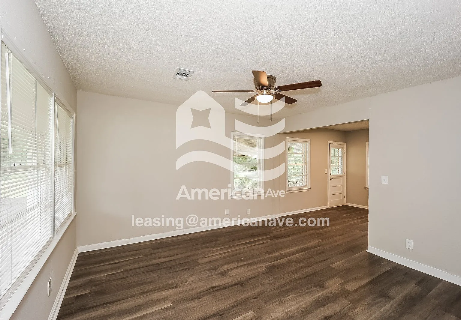 3 bed, 1.0 bath, 1014 sqft, $822 — Photo 3