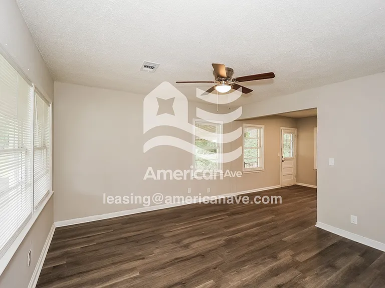 1830923_003_wm_-_living_room_12954705.jpg
