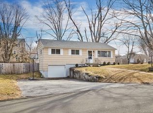 21 Meadow Brook Rd, Brookfield, CT 06804