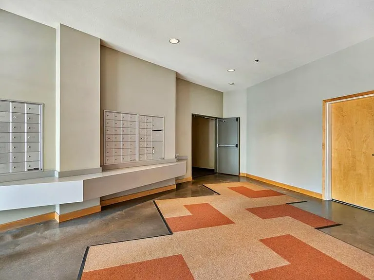 2650 University Ave W #109 — Photo 5