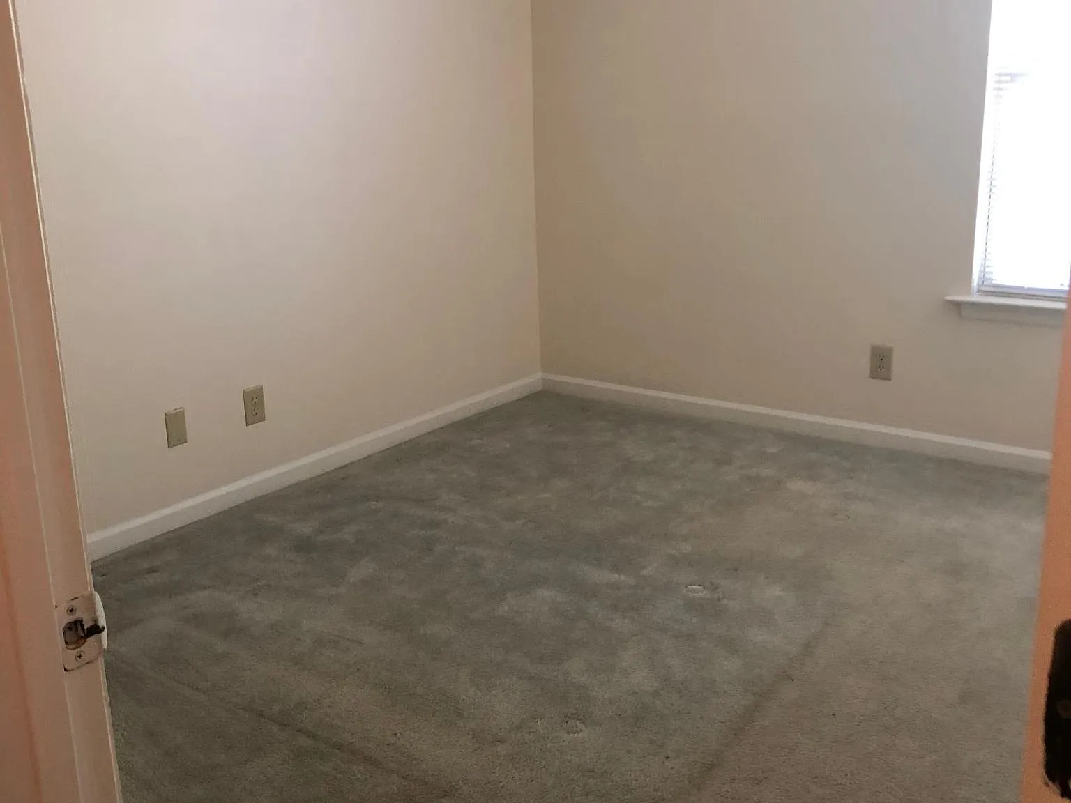3 bed, 1300 sqft, $1,700 — Photo 4