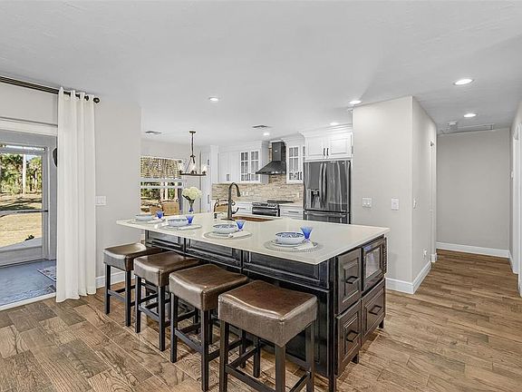 3rd image of 2721 18th Ave NE