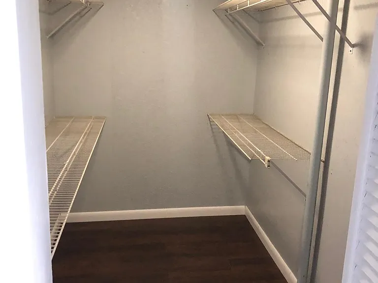 673 N Laurel St — Photo 16