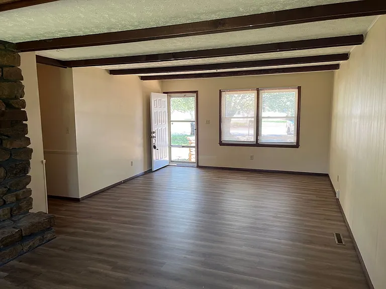 2935 S Roanoke Ave — Photo 9