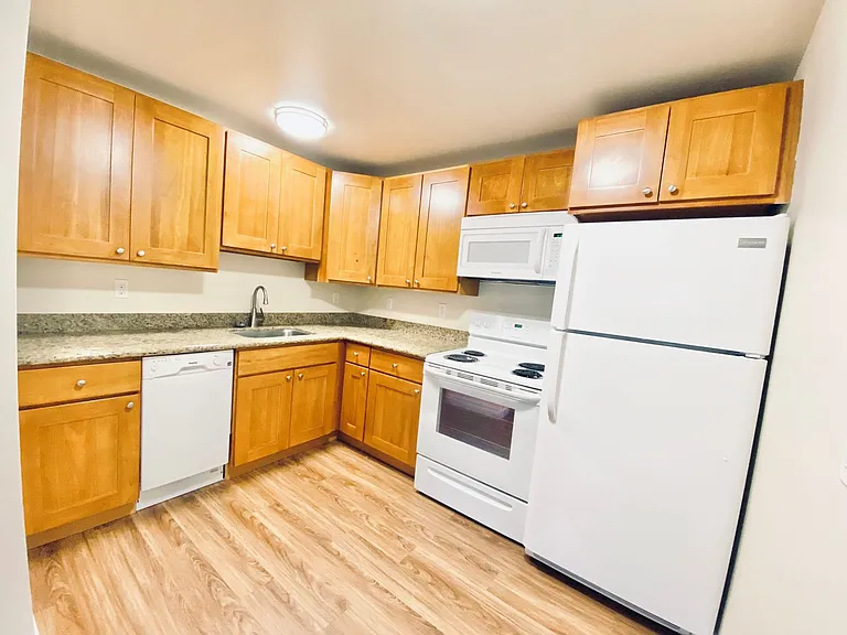 515 East Denny Apartments — Photo 19