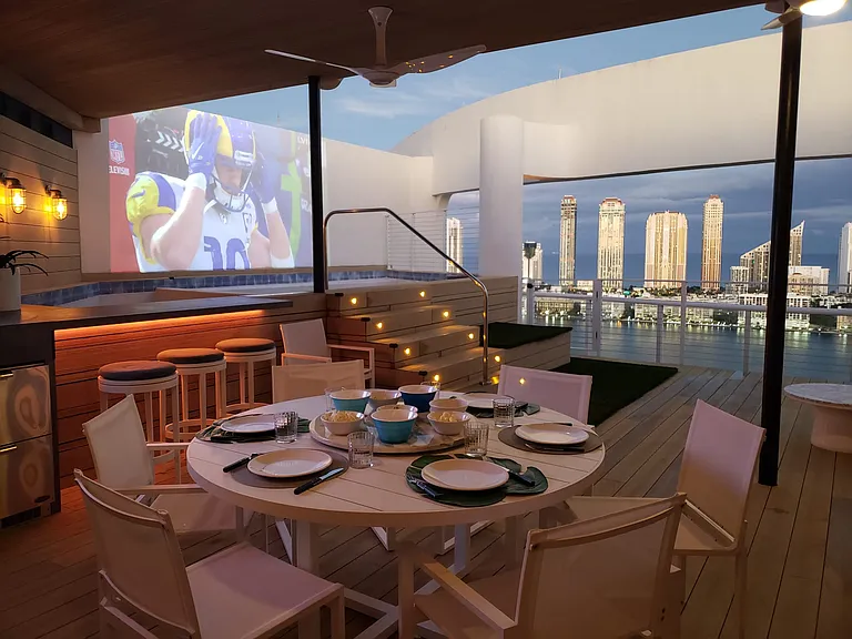 Private terrace:pool, bbq, bath and lounge area