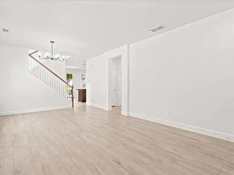 3169 Parkham Dr — Photo 4