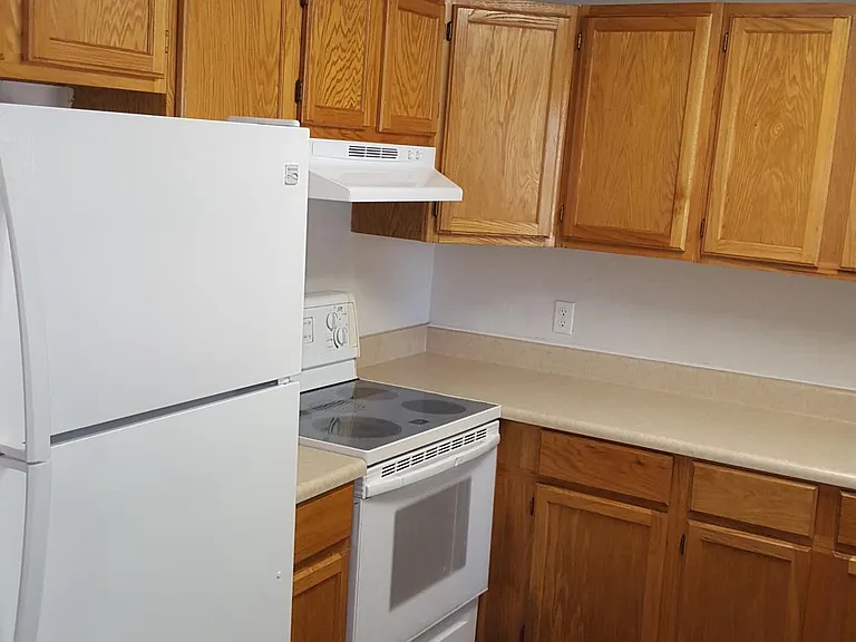 608 N Wentz St — Photo 2