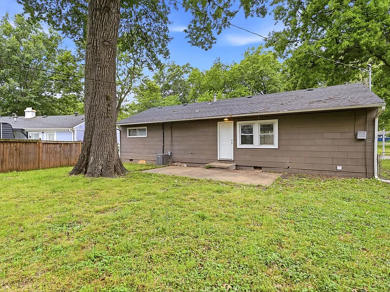 11407 Winchester Ave — Photo 19