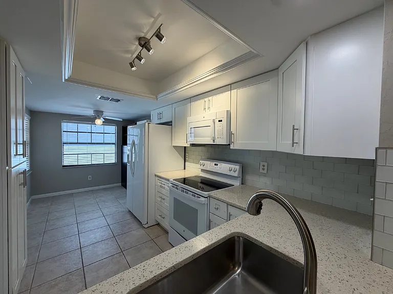 255 Paradise Blvd #10 — Photo 2