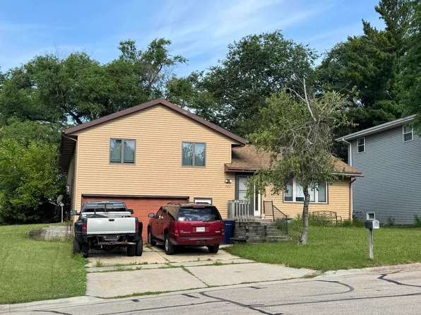 2626 Harvard Dr, Janesville, WI 53548