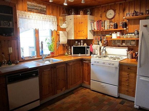 5th image of 24 Cutten Dr