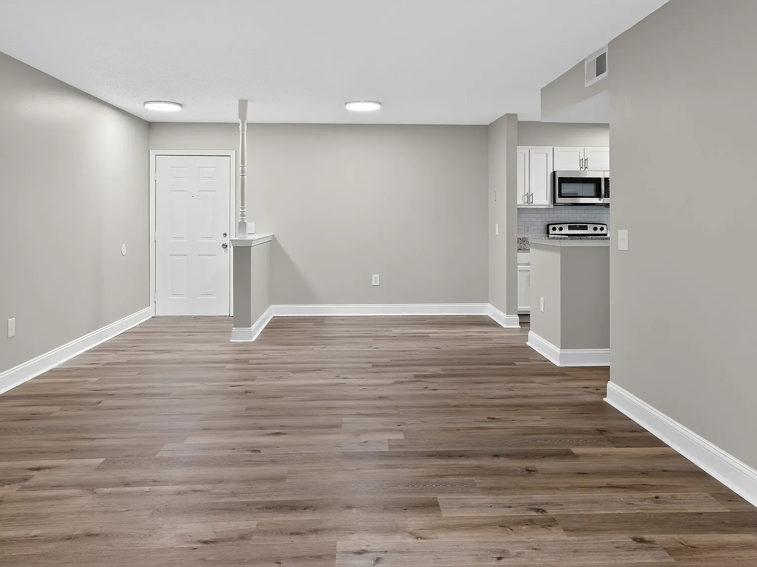 Commerce Street Manor — Photo 3