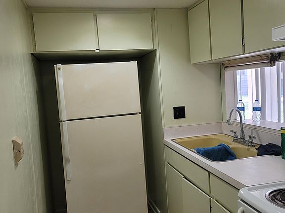 2nd image of 408 Marshall Ct NW Unit 1