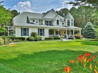 7 Nick Ct, Yaphank, NY 11980