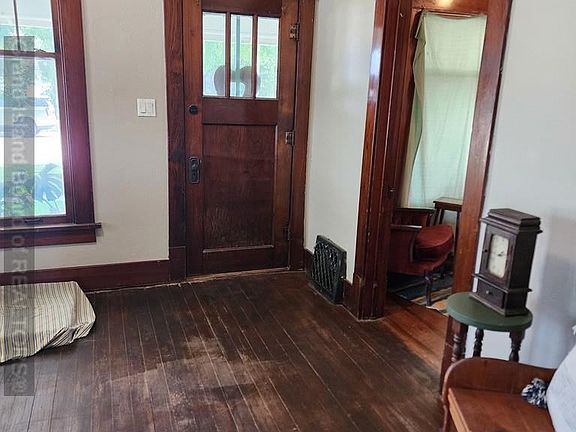 2nd image of 1104 Farnum St