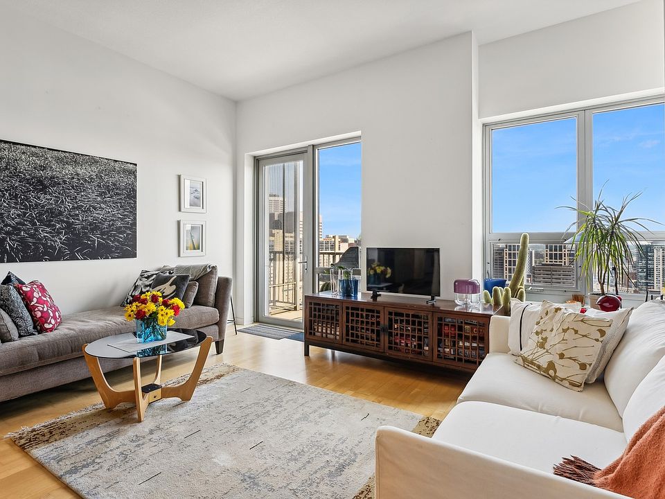 Gorgeous, 25th Floor Unit