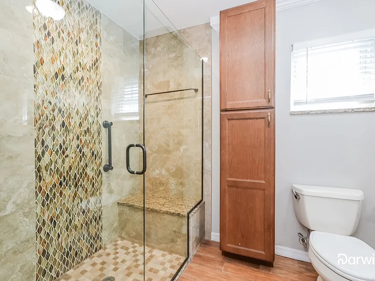 2120 Creekbend Dr — Photo 10