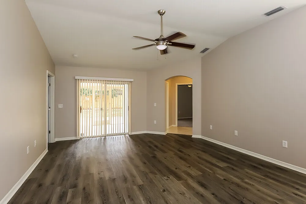 3 bed, 2.0 bath, 1707 sqft, $2,465 — Photo 3