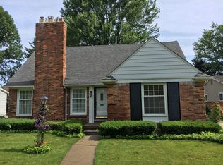 1206 Hawthorne Rd, Grosse Pointe Woods, MI 48236