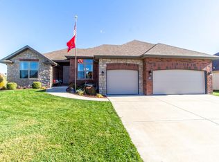 648 N Maplewood Hills Rd, Nixa, MO 65714