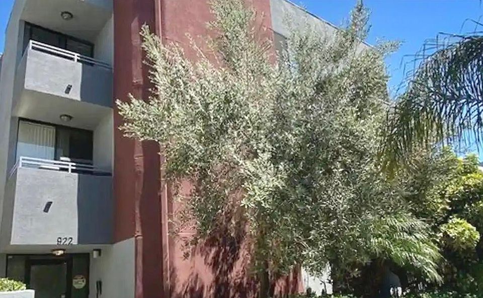 1st image of 922 N Hudson Ave APT 5