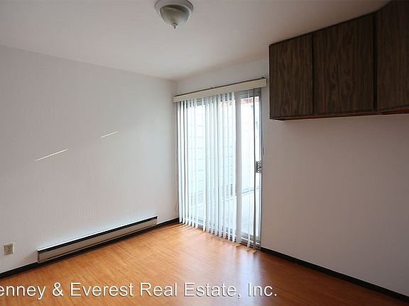 5th image of 226 10th Ave