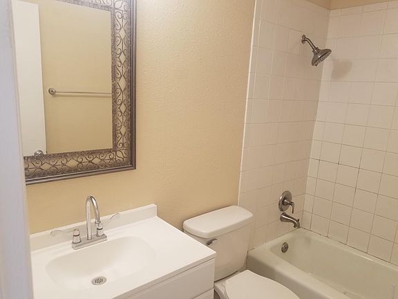 2nd image of 3406 W Delaware St