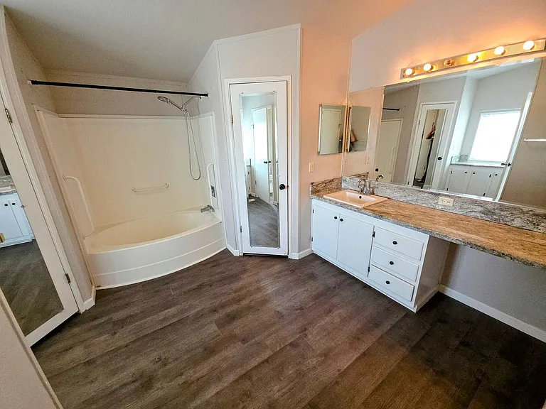 3545 Graham Ave — Photo 5