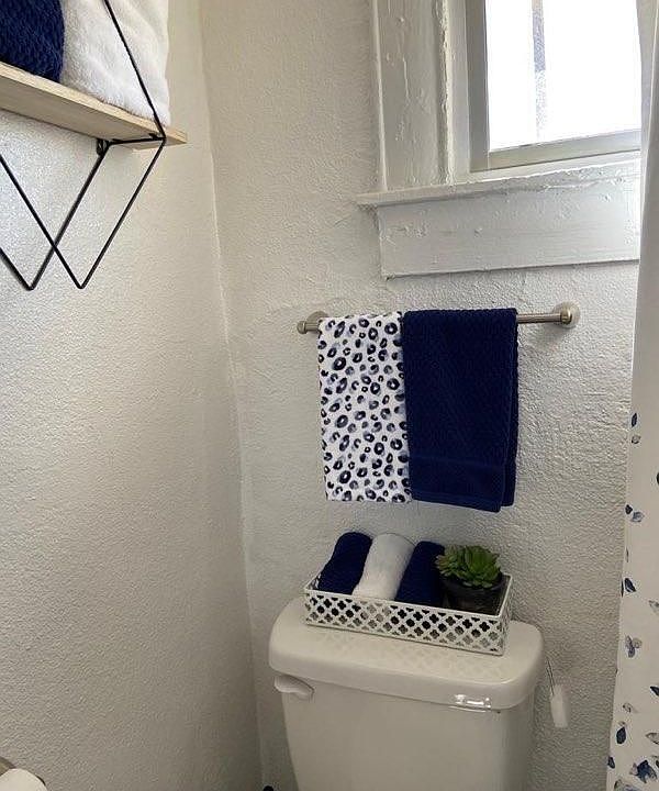 1st image of 806 Mundy Dr #3