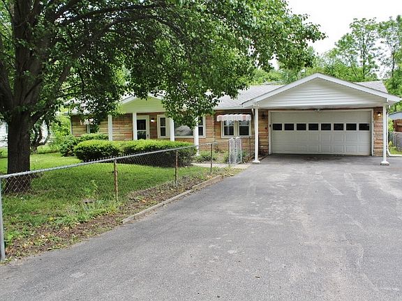 4th image of 81 Richie Ave