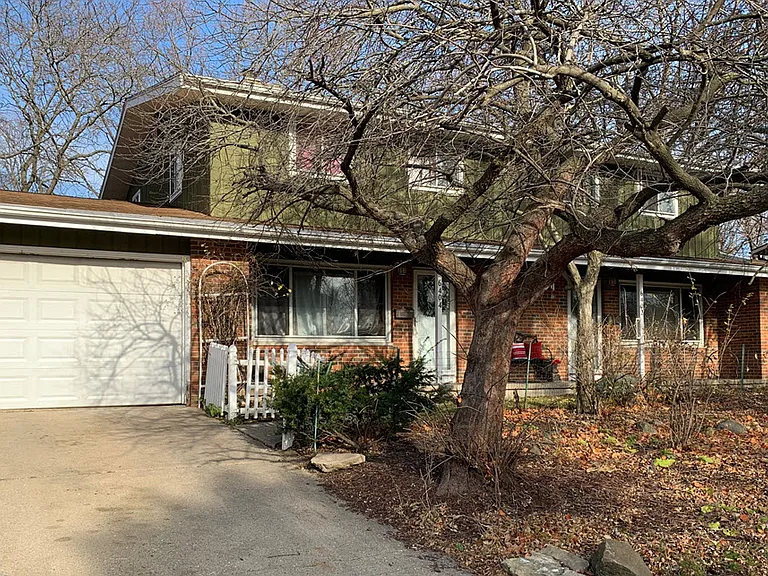 Front of house 6404