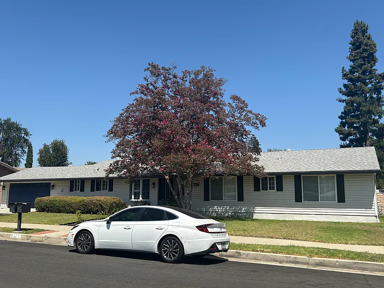 9922 Vanalden Ave — Photo 2