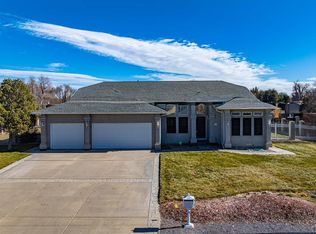 320 Brentwood Dr, Pueblo, CO 81005