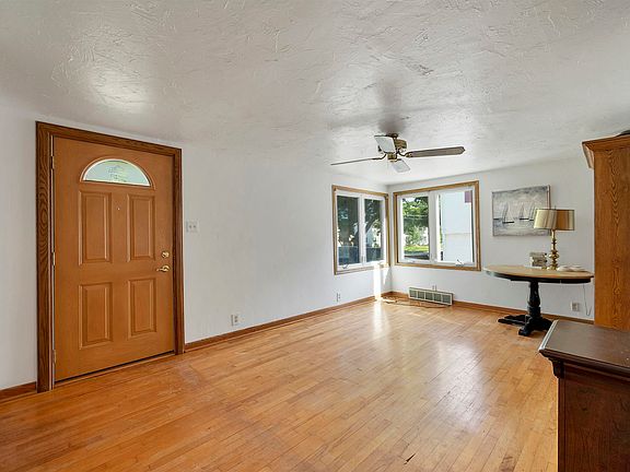 4th image of 1003 13th Ave