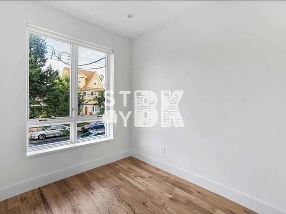 4th image of 860 E 35th St #2RR