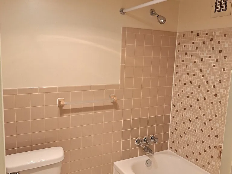 Claridge House — Photo 28