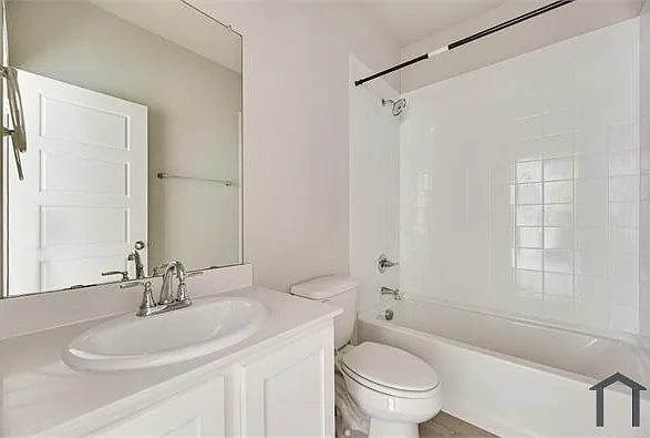 5913 Hopkins Dr — Photo 8