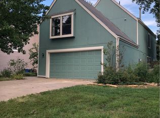 240 Deerfield Ln, Lawrence, KS 66049