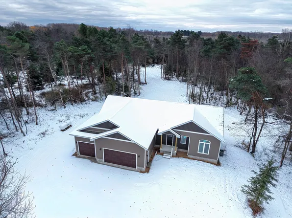 1903 W 1st St, Scottville, MI 49454