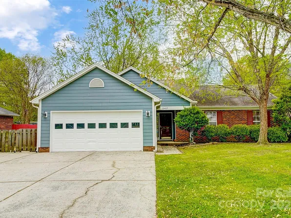 13417 Krislyn Woods Pl, Charlotte, NC 28278