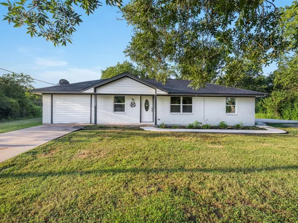 8822 Punchard Ln, Bellville, TX 77418