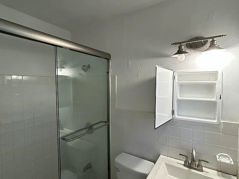 1002 SW 28th St — Photo 12