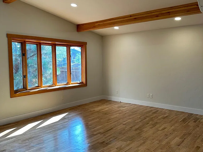 624 NE Olney Ave — Photo 7