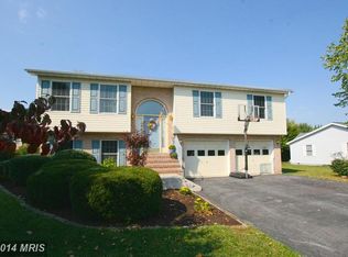 157 Yale Ln, Falling Waters, WV 25419
