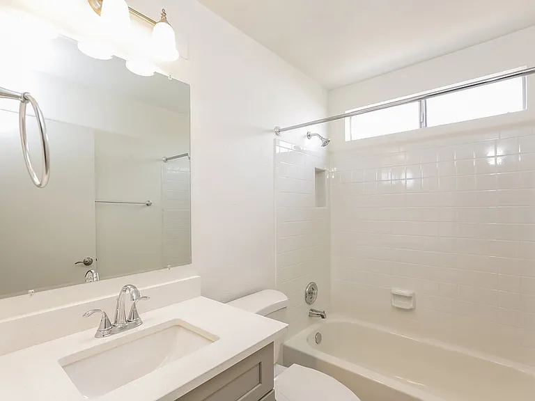 1237 E Wickieup Ln — Photo 10