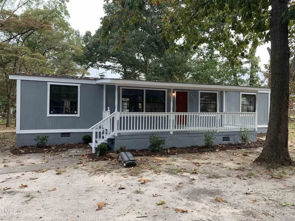 4904 Madison Dr, Hope Mills, NC 28348