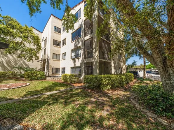 700 Starkey Rd APT 1111, Largo, FL 33771