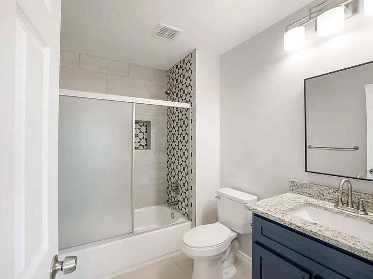 214 Lizzie St #B — Photo 16