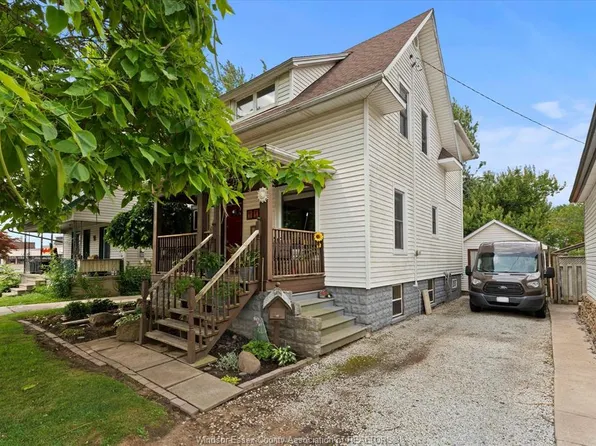 11 Victoria Ave N, Leamington, ON N8H 2V4